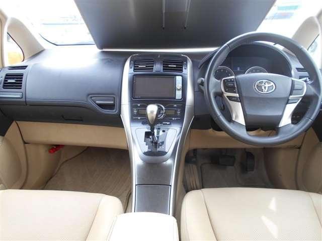 Used Toyota Blade Silver body color 2011 model photo: Interior view
