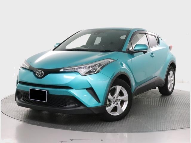Used Toyota CHR 2016 Model Green color photo: Front view