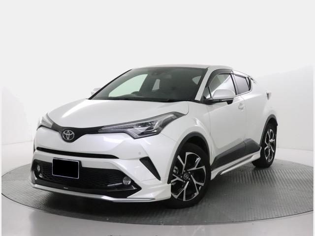 Used Toyota CHR 2016 Model White Pearl color photo: Front view