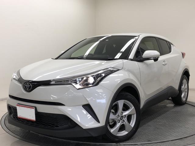 Used Toyota CHR 2017 Model White Pearl color photo: Front view