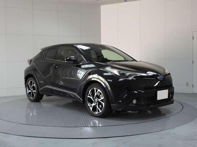 Used Toyota CHR Hybrid 2016 Model Black color photo: Front view