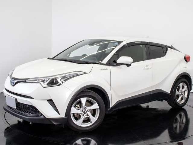 Used Toyota CHR Hybrid 2017 Model White Pearl color photo: Front view