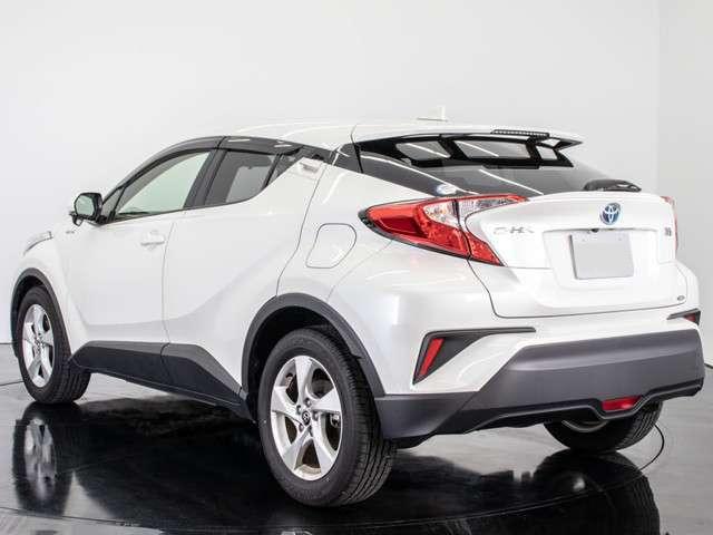 Used Toyota CHR Hybrid 2017 Model White Pearl color photo: Rear view