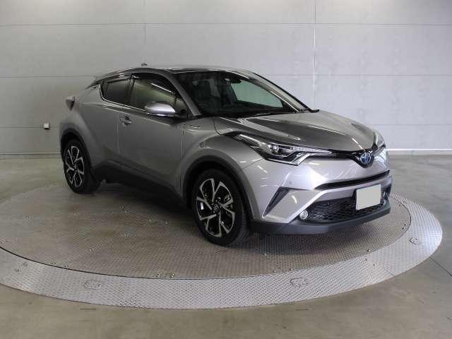 Used Toyota CHR Hybrid 2017 Model Silver color photo: Front view