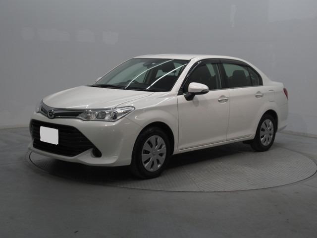 Used Toyota Corolla Axio 2017 model, White Pearl color photo: Front view