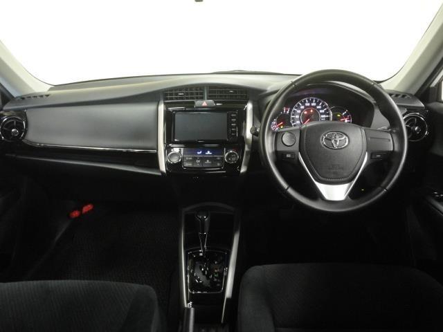 Used Toyota Corolla Axio 2017 model, White Pearl color photo: interior view