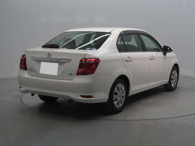 Used Toyota Corolla Axio 2017 model, White Pearl color photo: Back view