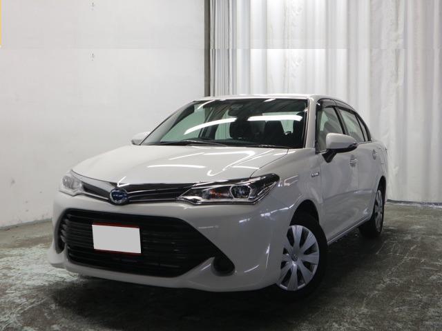 Used Toyota Corolla Axio Hybrid 2017 model, White Pearl color photo: Front view