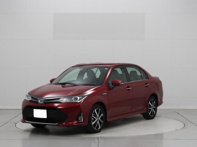 Used Toyota Corolla Axio Hybrid 2017 model, Red color photo: Front view
