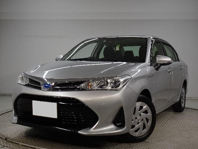 Used Toyota Corolla Axio Hybrid 2017 model, Silver color photo: Front view