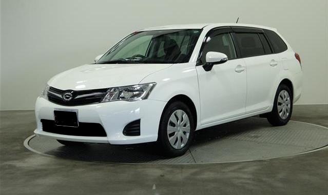 Used Toyota Corolla Fielder 2013 model Pearl White color photo: Front view