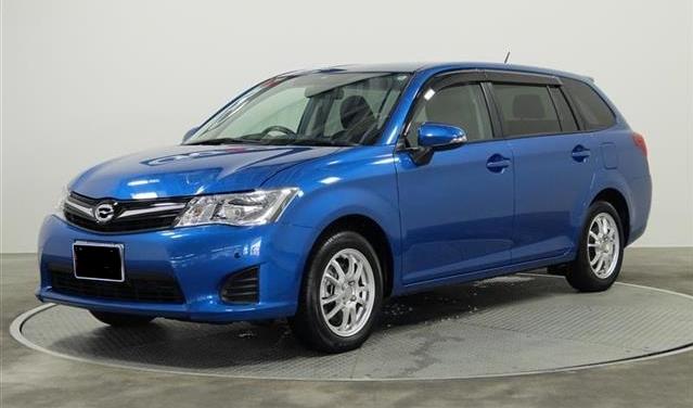 Used Toyota Corolla Fielder 2014 model Blue color photo: Front view