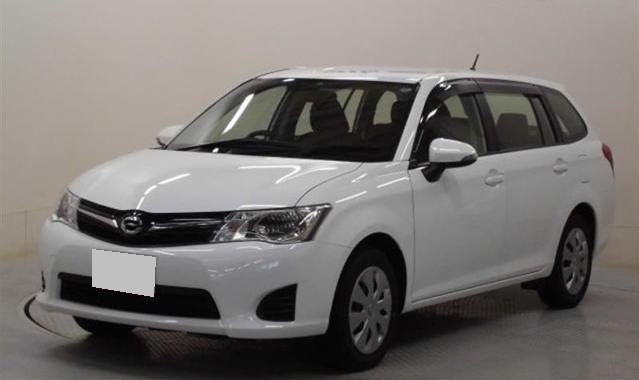 Used Toyota Corolla Fielder 2014 model Pearl White color photo: Front view
