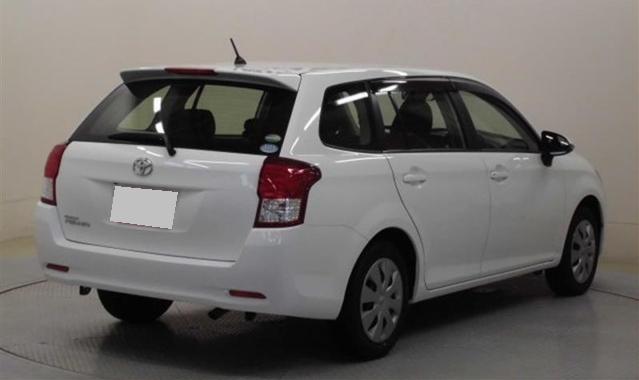 Used Toyota Corolla Fielder 2014 model Pearl White color photo: Back view (Rear)