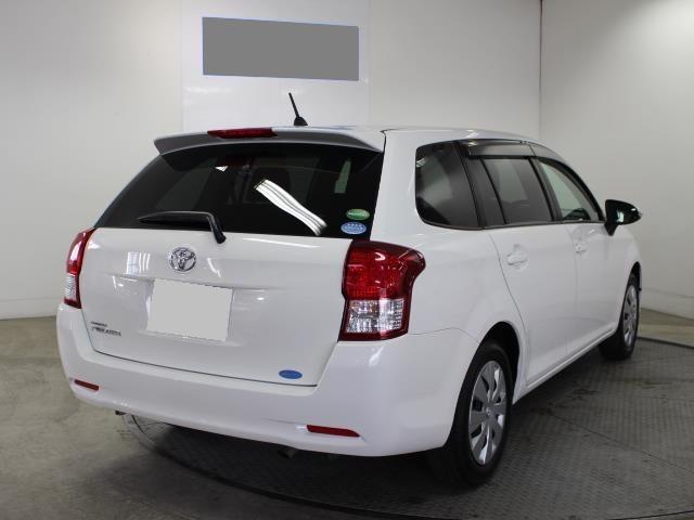 Used Toyota Corolla Fielder 2015 model Pearl White color photo: Back view