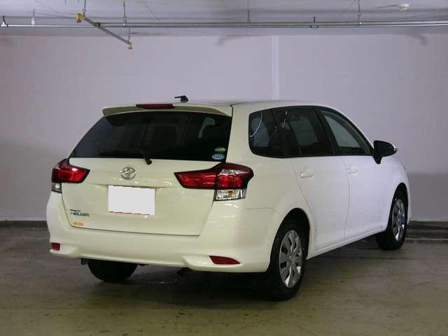 Used Toyota Corolla Fielder 2016 model Pearl White color photo: Back view