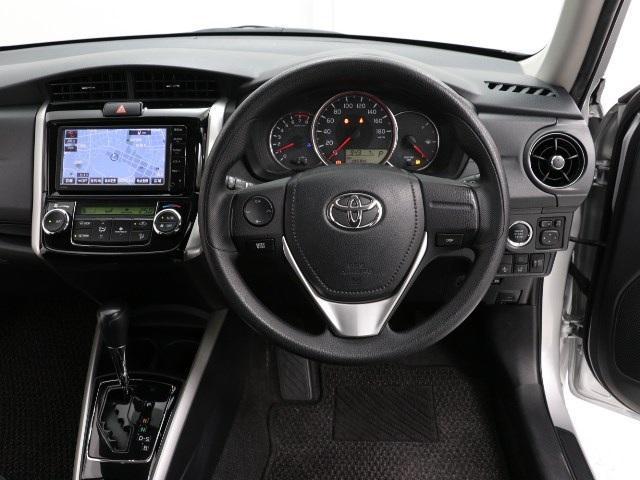 Used Toyota Corolla Fielder 2016 model Silver color photo: Interior view
