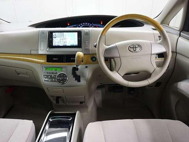 Used Toyota Estima White Pearl body color 2008 model photo: Interior view