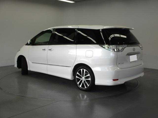 Used Toyota Estima White Pearl body color 2014 model photo: Back view