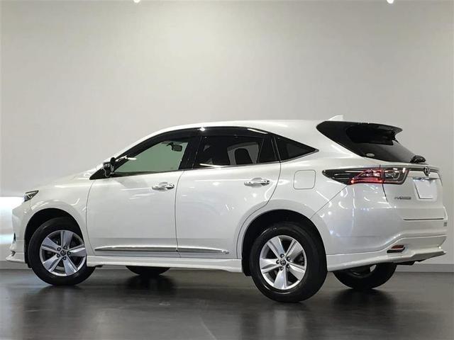 Used Toyota Harrier 2015 Model White Pearl body color photo: Back view