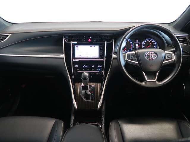 Used Toyota Harrier 2016 Model Black body color photo: interior view