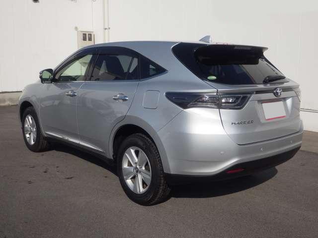 Used Toyota Harrier 2016 Model Silver body color photo: Back view