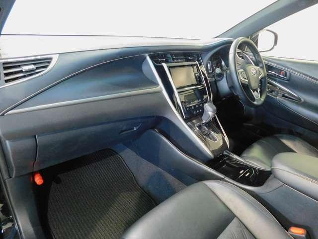 Used Toyota Harrier 2017 Model Black body color photo: interior view