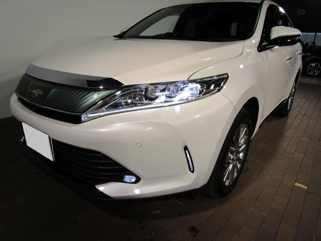 Used Toyota Harrier 2018 Model White Pearl body color photo: Front view