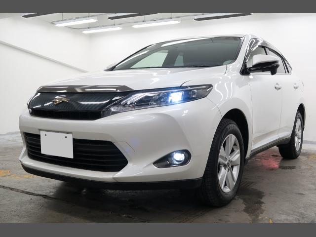 Used Toyota Harrier Elegance 2013 model Pearl White color photo: Front view