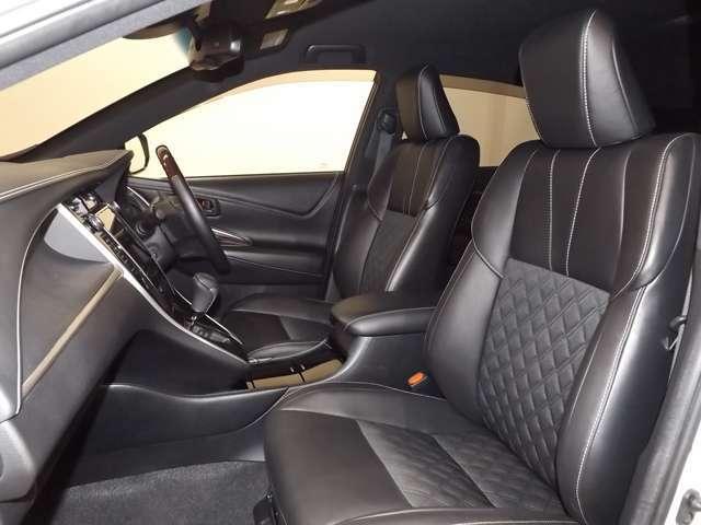 Used Toyota Harrier Premium Advanced Package 2014 model Pearl White color photo: Interior view