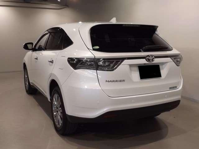 Used Toyota Harrier Premium Advanced Package 2014 model Pearl White color photo: Back (Rear) view