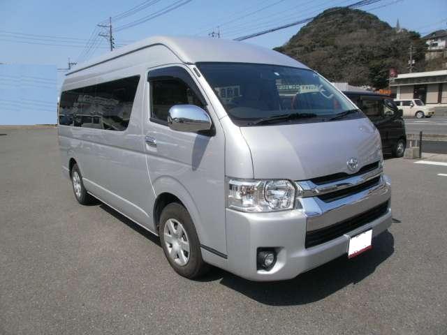 Used Toyota Hiace Commuter 2016 Model Silver color: Front photo
