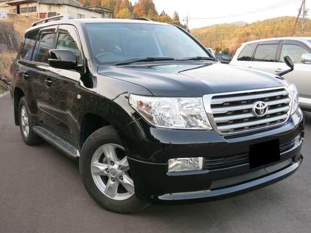 Used Toyota Land Cruiser photo: 2008 Model Front view (Black color)