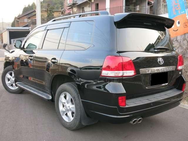 Used Toyota Land Cruiser photo: 2008 Model Back view (Black color)
