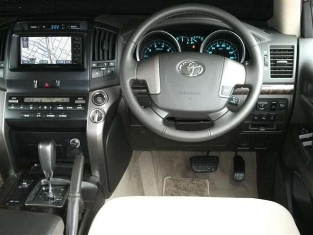 Used Toyota Land Cruiser photo: 2008 Model Interior view (Pearl White color)