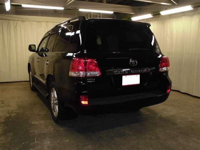 Used Toyota Land Cruiser photo: 2009 Model Back view (Black color)
