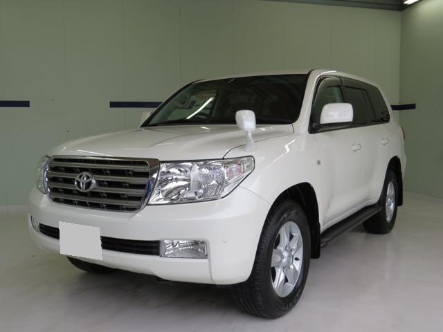Used Toyota Land Cruiser photo: 2009 Model Front view (Pearl White color)