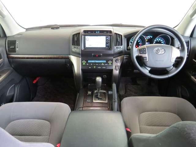 Used Toyota Land Cruiser photo: 2009 Model Interior view (Pearl White color)
