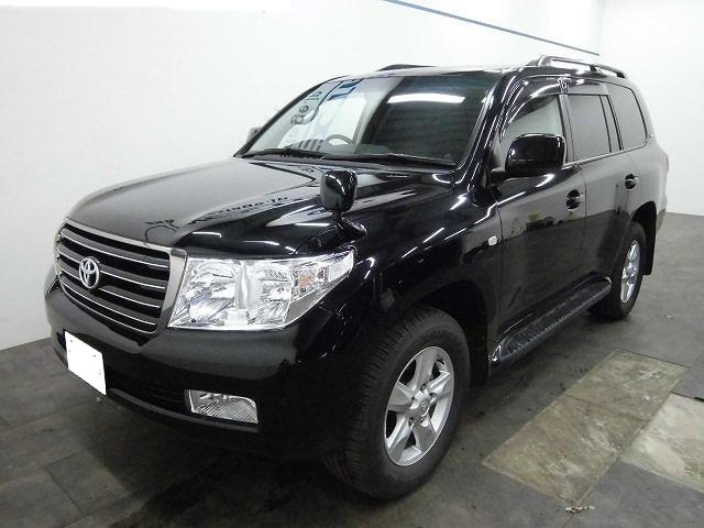 Used Toyota Land Cruiser-200 photo: 2010 Model Front view (Black color)