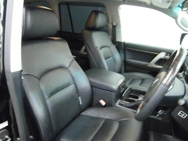 Used Toyota Land Cruiser-200 photo: 2010 Model Interior view (Black color)