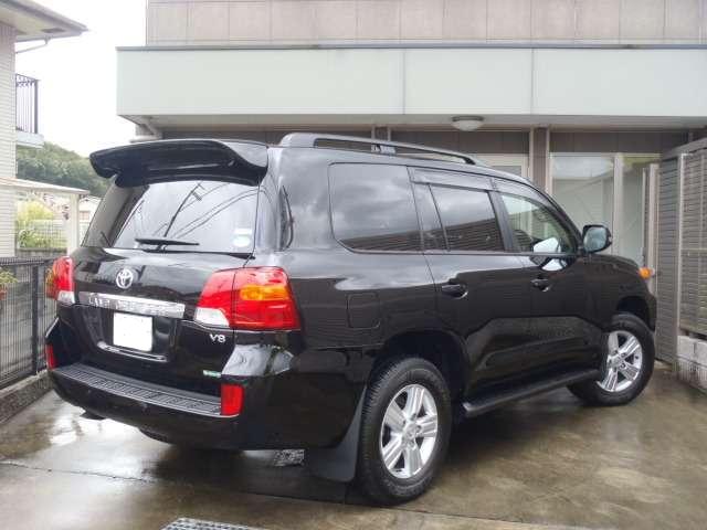 Used Toyota Land Cruiser-200 photo: 2012 Model Back view (Black color)