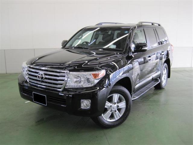 Used Toyota Land Cruiser-200 photo: 2013 Model Front view (Black color)
