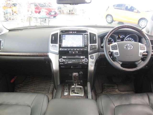 Used Toyota Land Cruiser-200 photo: 2013 Model Interior view (Black color)
