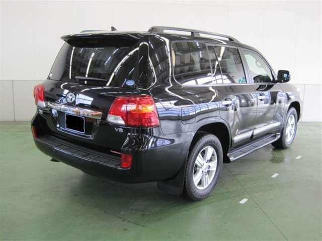 Used Toyota Land Cruiser-200 photo: 2013 Model Back view (Black color)