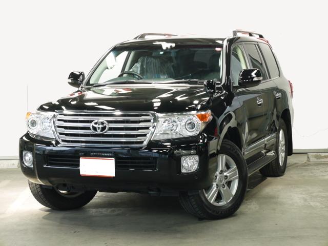 Used Toyota Land Cruiser-200 photo: 2014 Model Front view (Black color)