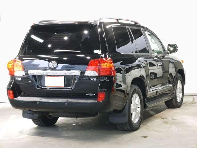 Used Toyota Land Cruiser-200 photo: 2014 Model Back view (Black color)