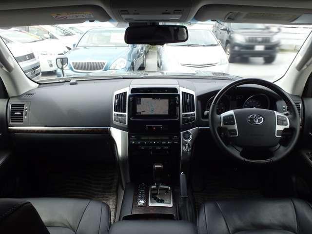 Used Toyota Land Cruiser-200 photo: 2014 Model Interior view (Black color)