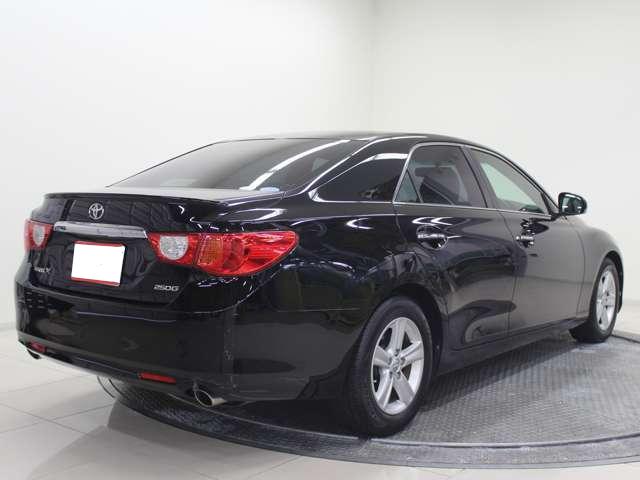 Used Toyota Mark X Black body color 2010 model photo: Back view