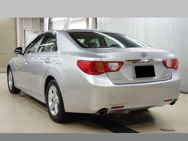 Used Toyota Mark X Silver body color 2010 model photo: Back view