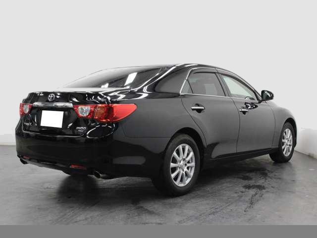 Used Toyota Mark X Black body color 2011 model photo: Back view